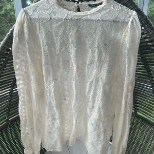 Woman’s  long sleeve top